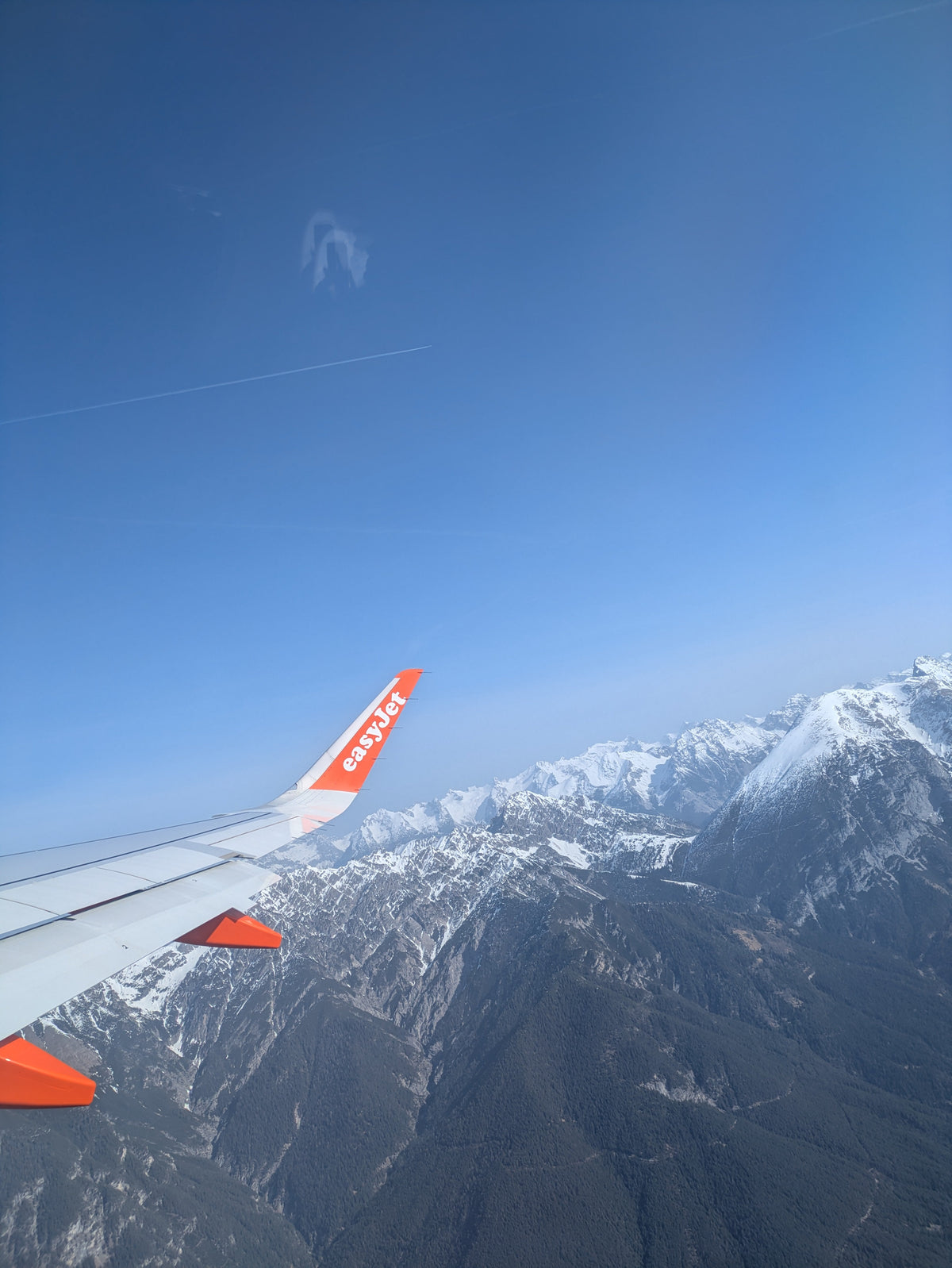 Mayrhofen Snowboard Trip – Bluebird Days, Slushy Runs & One Near Rescue